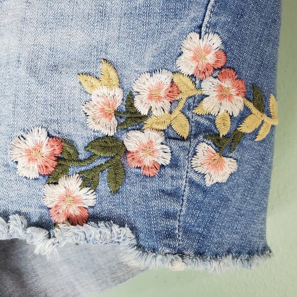 Torrid Denim Womens Embroidered Flower Cut Off Stretch Shorts Size 24 - Picture 5 of 8